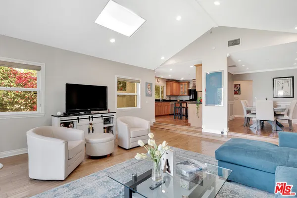 $2,025,000 | 3733 Willowcrest Avenue, Studio City, CA 91604