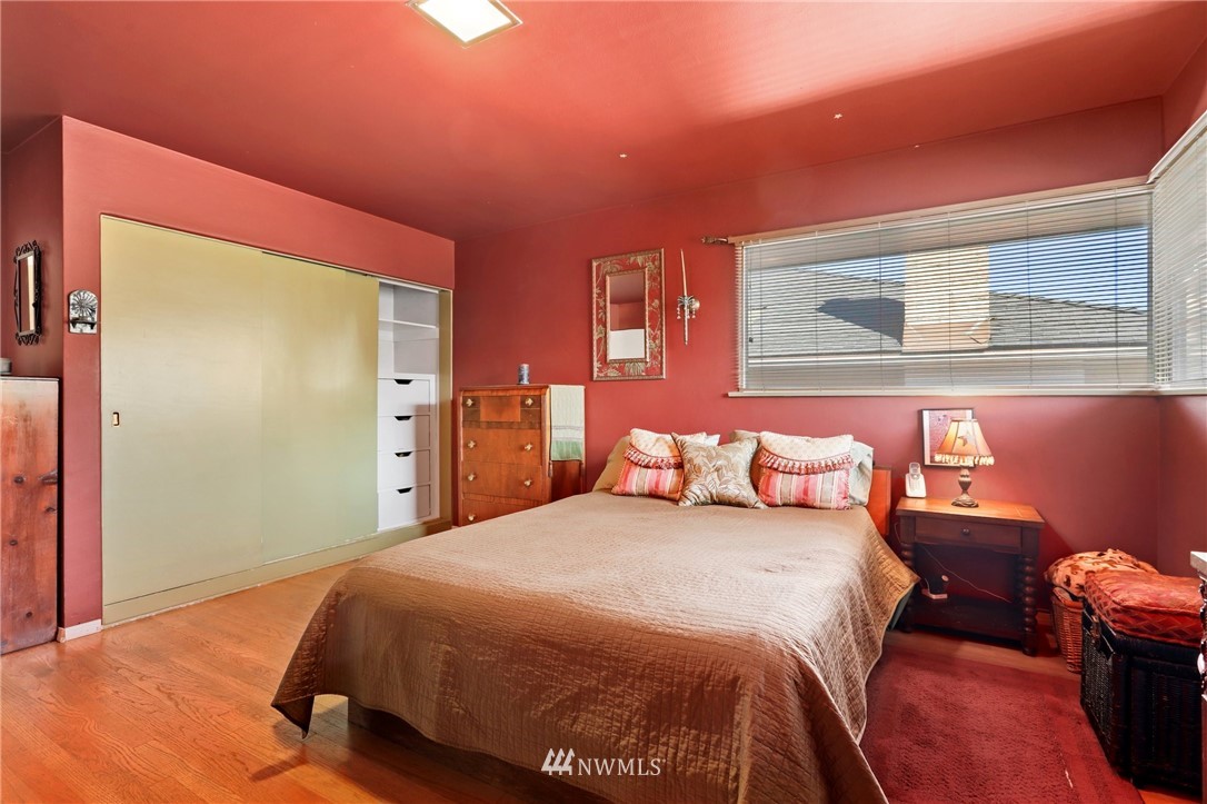 831 Rucker Avenue Everett, WA 98201 - Photo 16 of 40 a bedroom with a bed and lamp