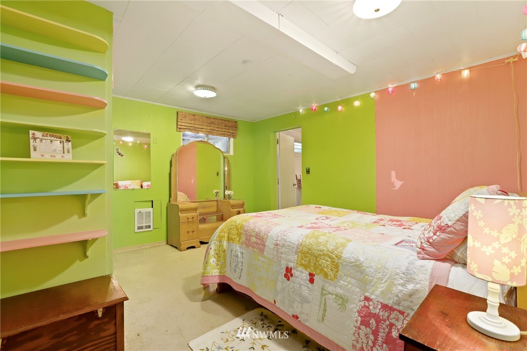 831 Rucker Avenue Everett, WA 98201 - Photo 30 of 40 a bedroom with a bed and dresser