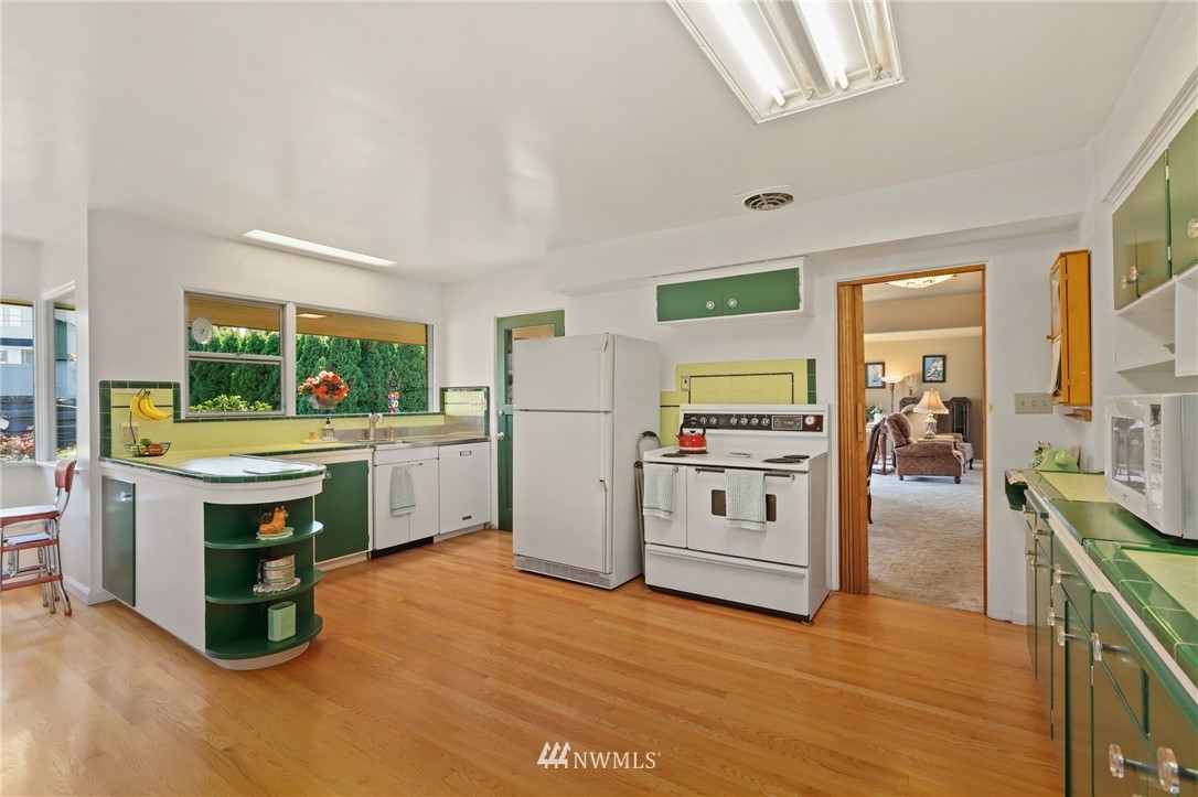 831 Rucker Avenue Everett, WA 98201 - Photo 9 of 40 a kitchen with a stove a refrigerator and a stove top oven