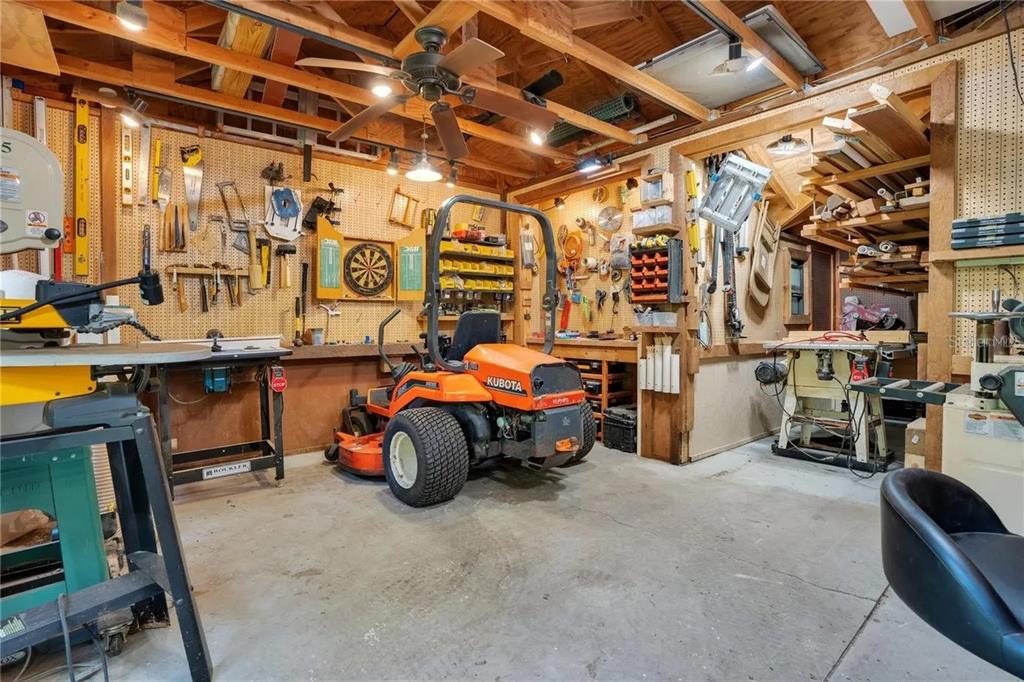 120 East Bahama Road Winter Springs, FL 32708 - Photo 32 of 37 a utility room with furniture