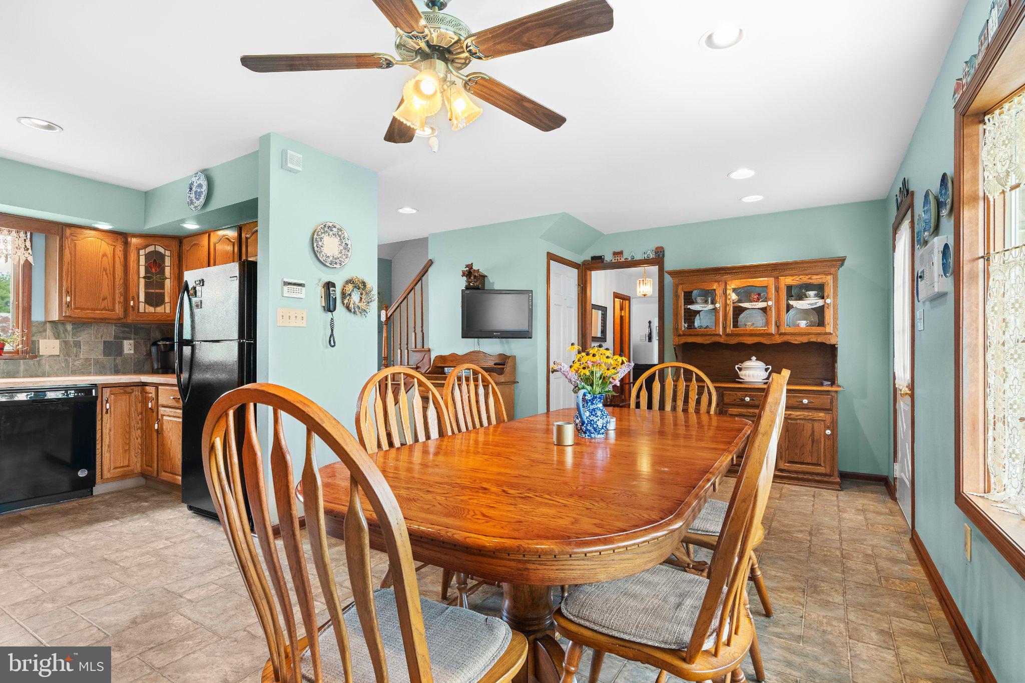160 Congo-Niantic Road Barto, PA 19504 - Photo 13 of 84 Inviting dining space with charm.