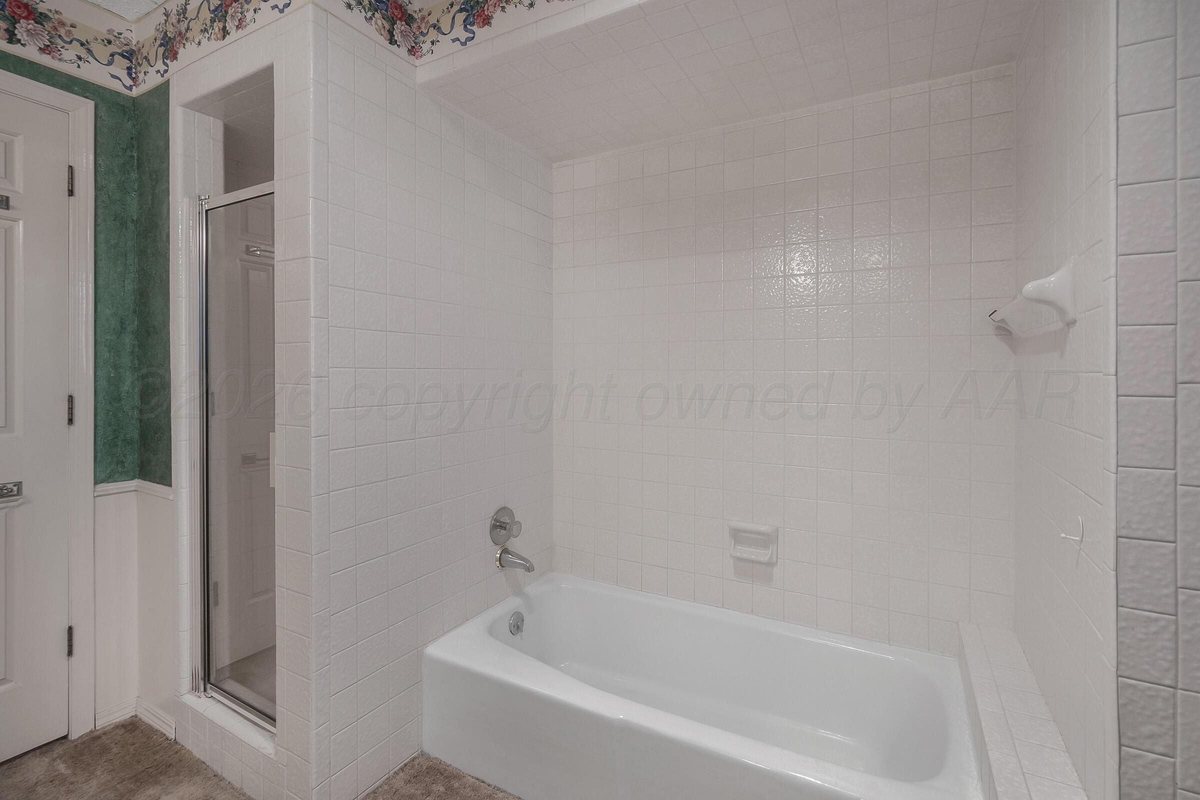 7206 Southwest 37th Avenue Amarillo, TX 79109 - Photo 22 of 29 20-Primary Bath and Shower