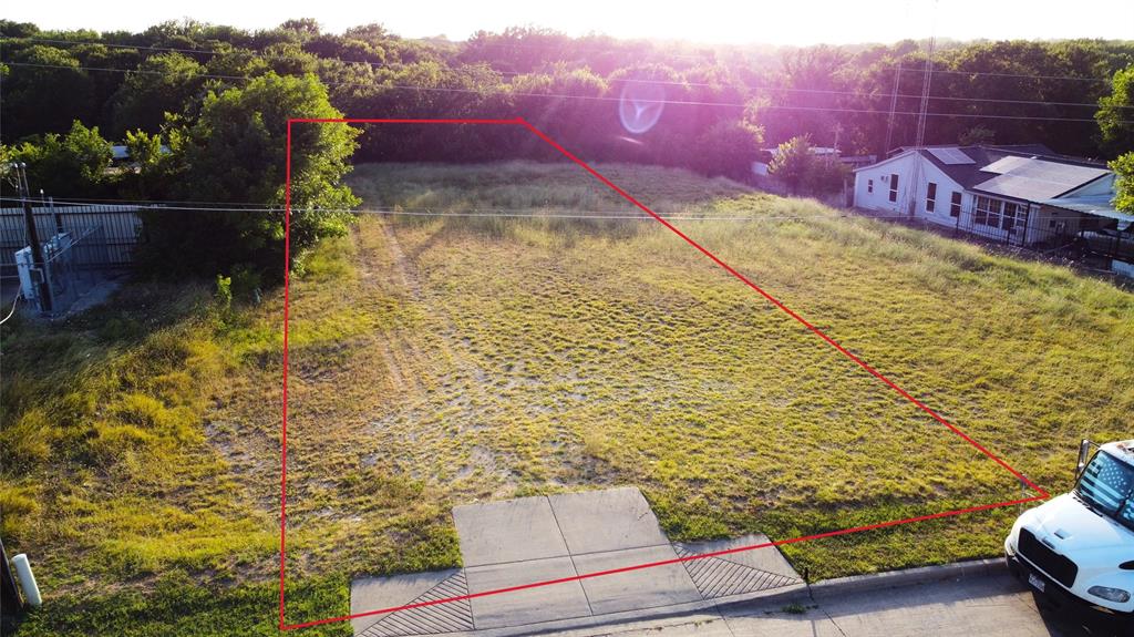 623 Franklin Street DeSoto, TX 75115 - Photo 4 of 4 a view of an outdoor space and a yard