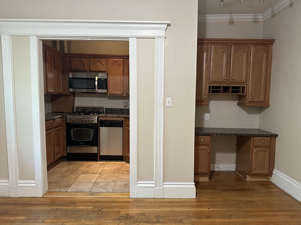 31 Queensberry Street, Unit 6 Boston, MA 02215 - Photo 2 of 5