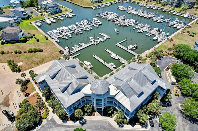 $3,200 | 2571 St James Drive Southeast, Unit 205, Southport, NC 28461