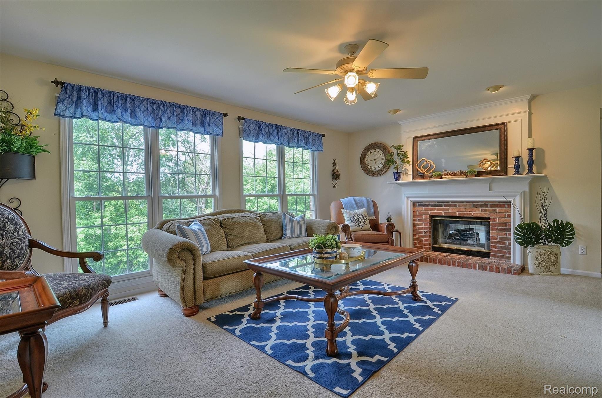 4936 Manchester Court Rochester, MI 48306 - Photo 21 of 51 21-Family Room.jpg