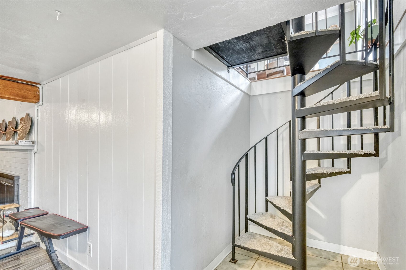 523 Haywire Road Winlock, WA 98596 - Photo 21 of 40 a view of entryway and hall with wooden floor