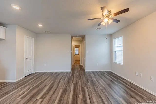 $1,095 | 7022 Sunspot, Converse, TX 78109