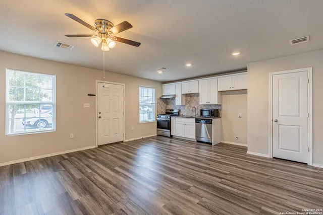 $1,095 | 7022 Sunspot, Converse, TX 78109