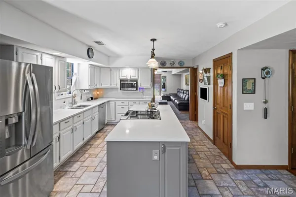 $384,000 | 404 Hunters Glen, Belleville, IL 62220