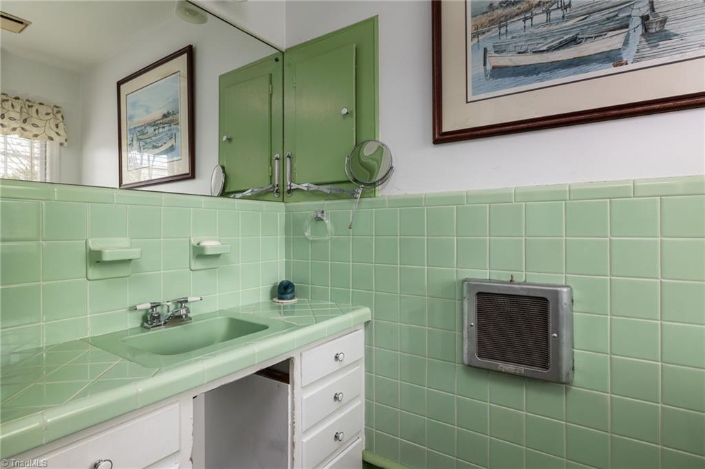 304 Shadow Valley Road High Point, NC 27262 - Photo 24 of 47