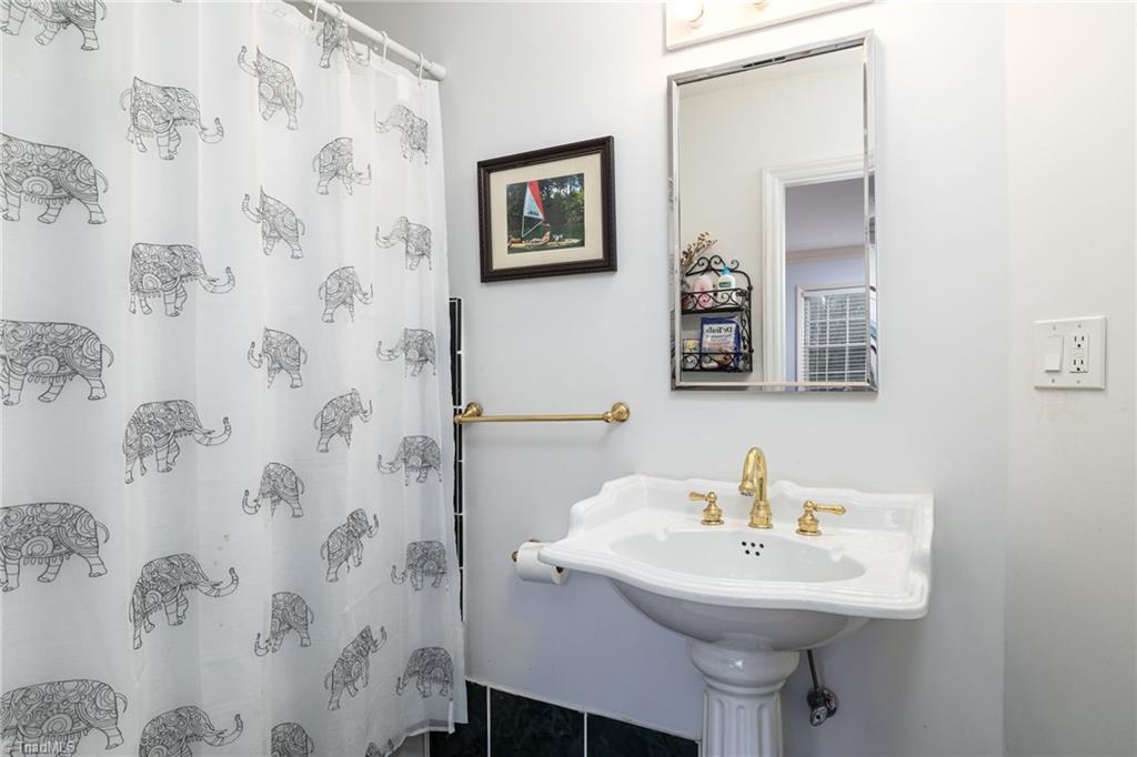 304 Shadow Valley Road High Point, NC 27262 - Photo 32 of 47