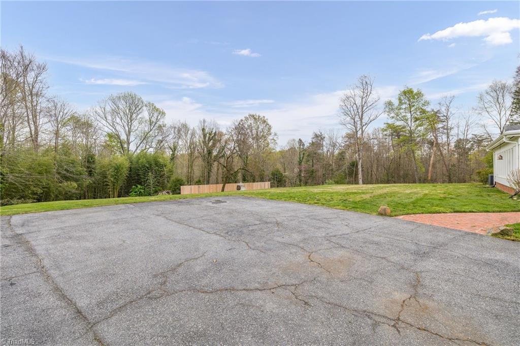 304 Shadow Valley Road High Point, NC 27262 - Photo 33 of 47