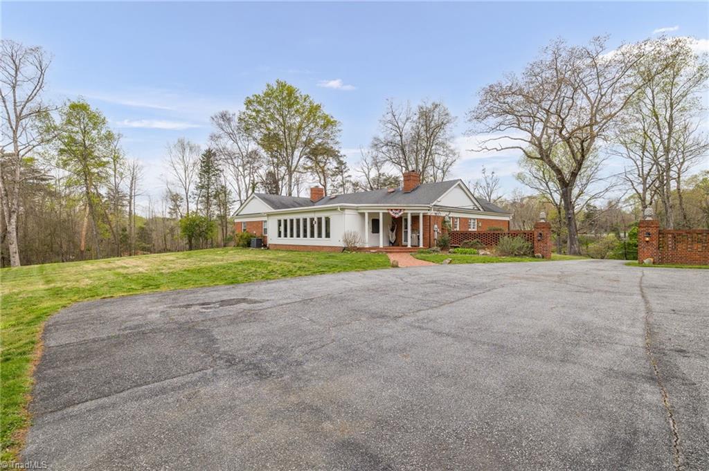 304 Shadow Valley Road High Point, NC 27262 - Photo 34 of 47