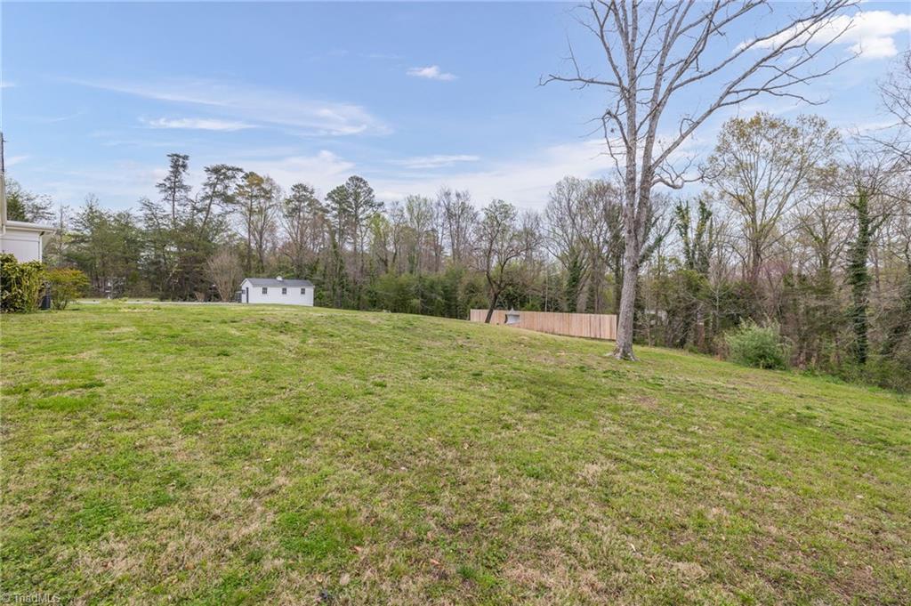 304 Shadow Valley Road High Point, NC 27262 - Photo 38 of 47