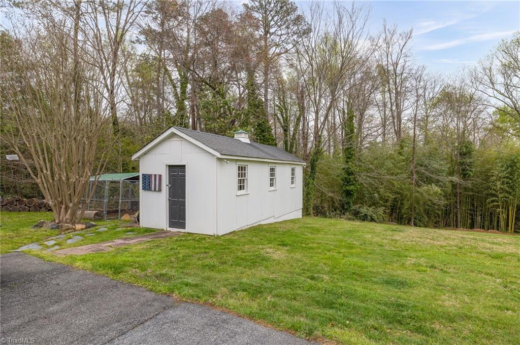 304 Shadow Valley Road High Point, NC 27262 - Photo 39 of 47