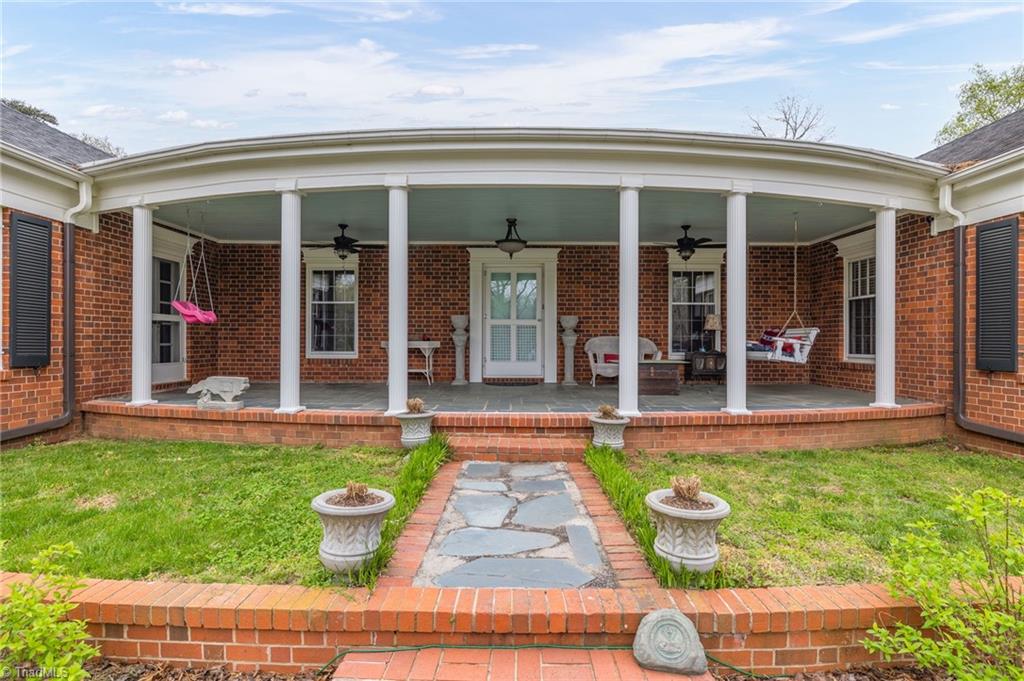 304 Shadow Valley Road High Point, NC 27262 - Photo 5 of 47