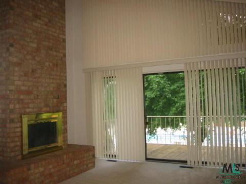 780 Oakbrook West Rochester, MI 48307 - Photo 3 of 9 479013-2.JPG