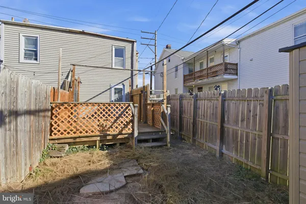 a view of a house with backyard and windows