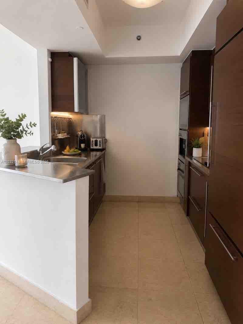 450 Alton Road, Unit 2610 Miami Beach, FL 33139 - Photo 17 of 38