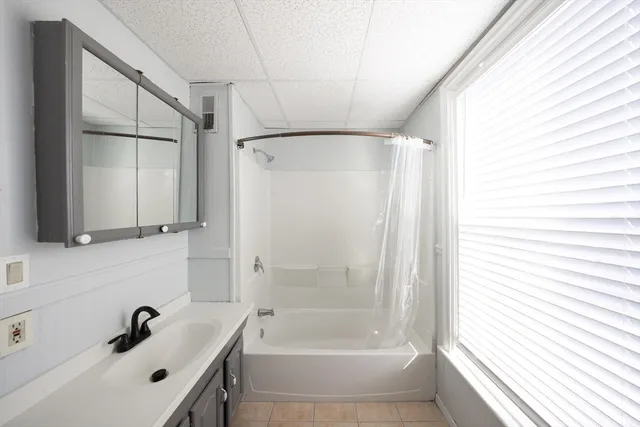 $2,300 | 10 Sycamore Street, Unit 2, Worcester, MA 01608