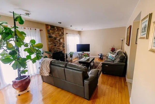 $915,000 | 12 Copperleaf Drive, Newtown, PA 18940