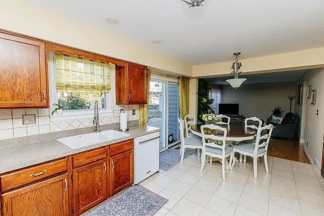 $915,000 | 12 Copperleaf Drive, Newtown, PA 18940