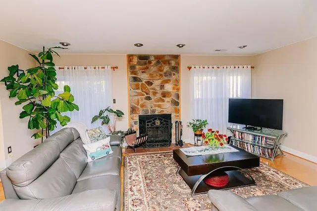 $915,000 | 12 Copperleaf Drive, Newtown, PA 18940