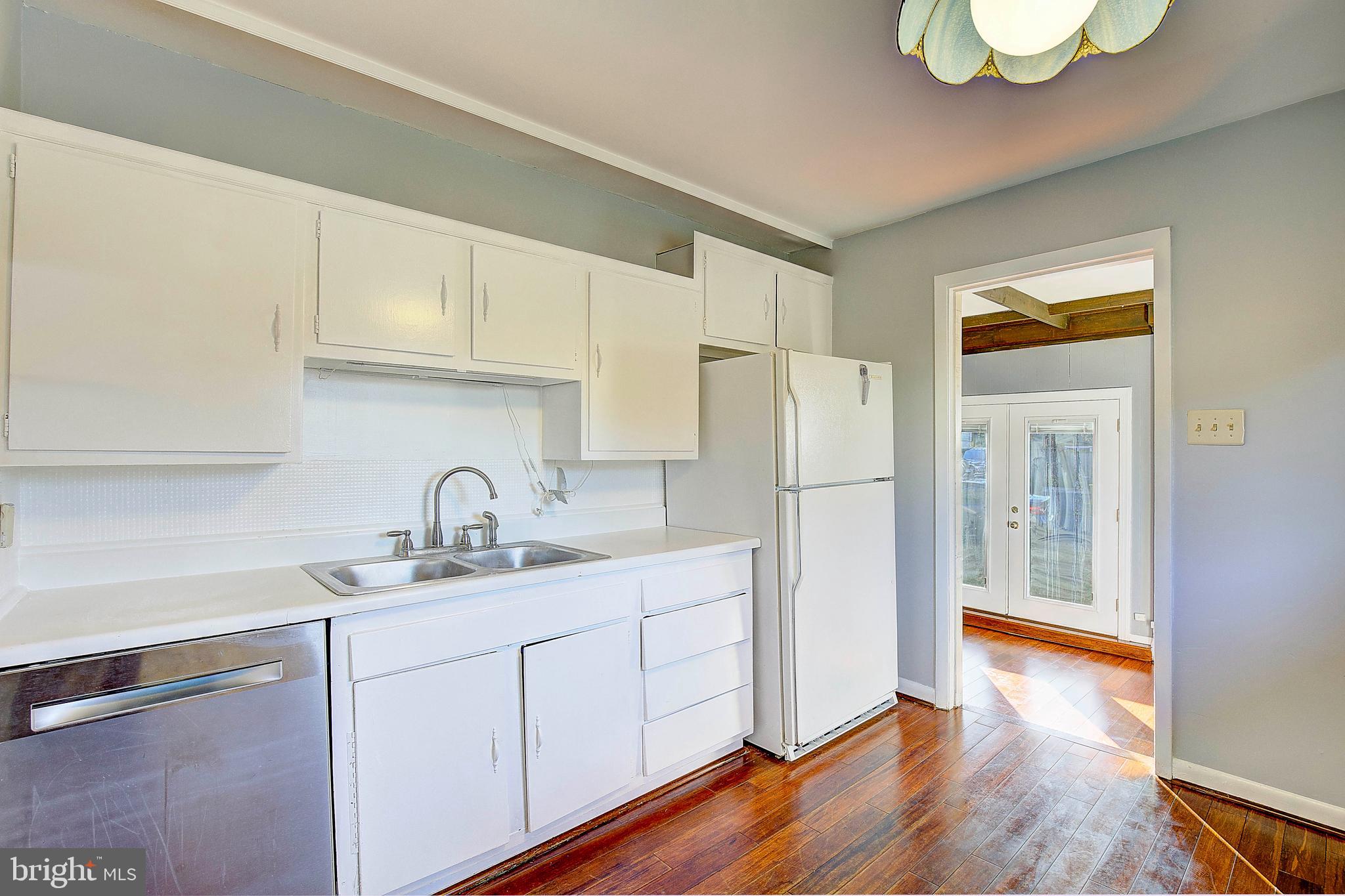 111 Oakwood Road Edgewater, MD 21037 - Photo 9 of 27
