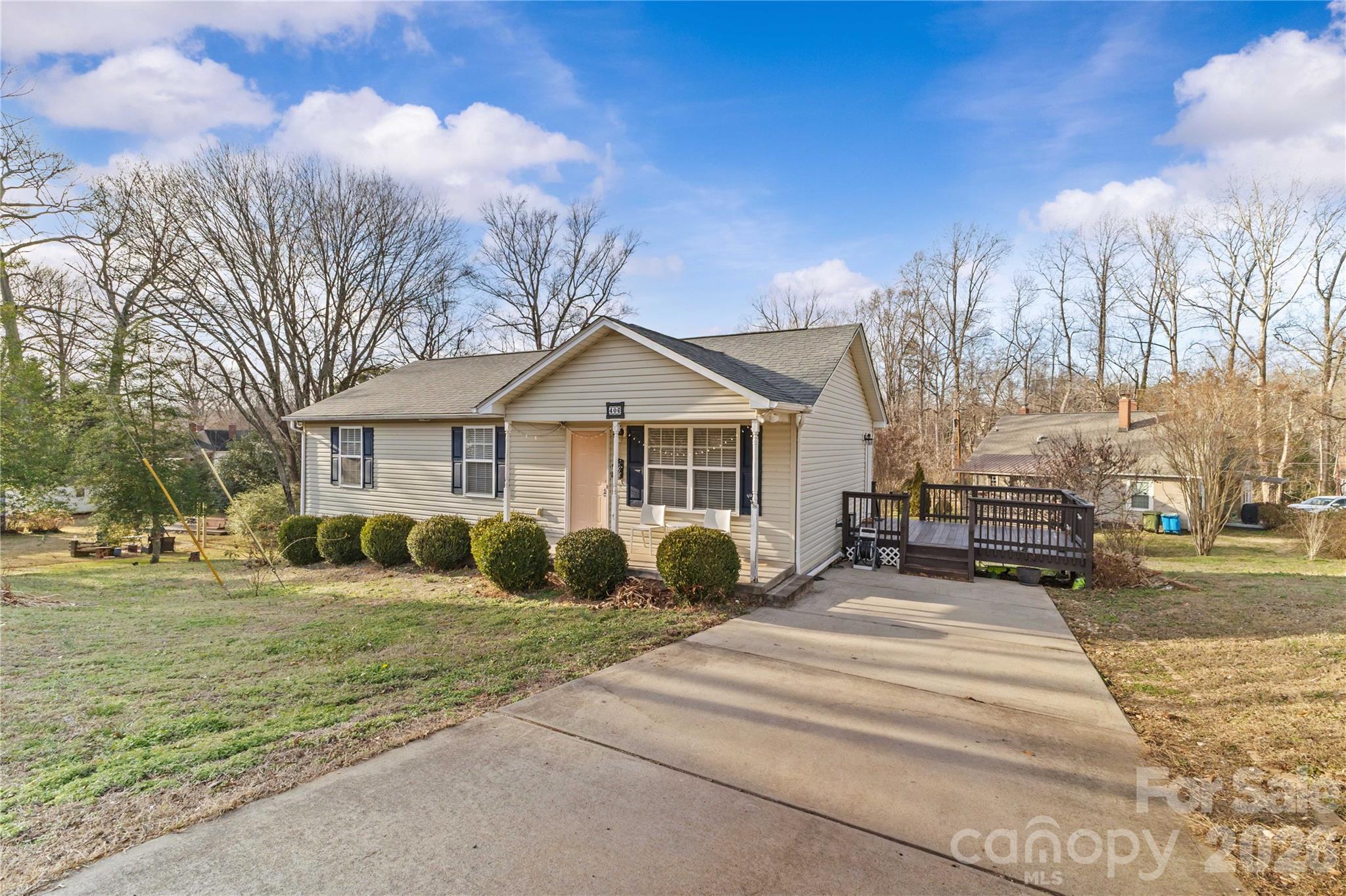 406 Calhoun Street Fort Mill, SC 29715 - Photo 3 of 44 a front view of a house with garden
