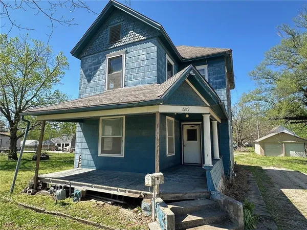 $25,000 | 1609 South Evergreen Avenue, Chanute, KS 66720