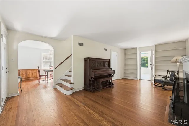 $233,500 | 1077 North Jackson Avenue, University City, MO 63130