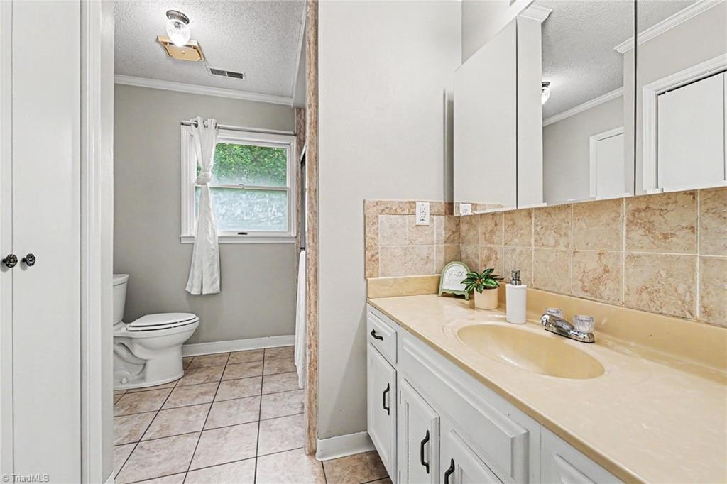 1622 Ardmore Road Winston-Salem, NC 27127 - Photo 18 of 34 Main Bathroom