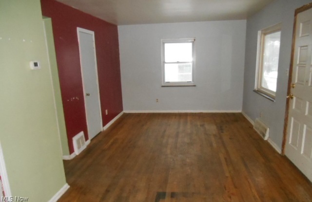 4313 Roadoan Road Brooklyn, OH 44144 - Photo 4 of 11