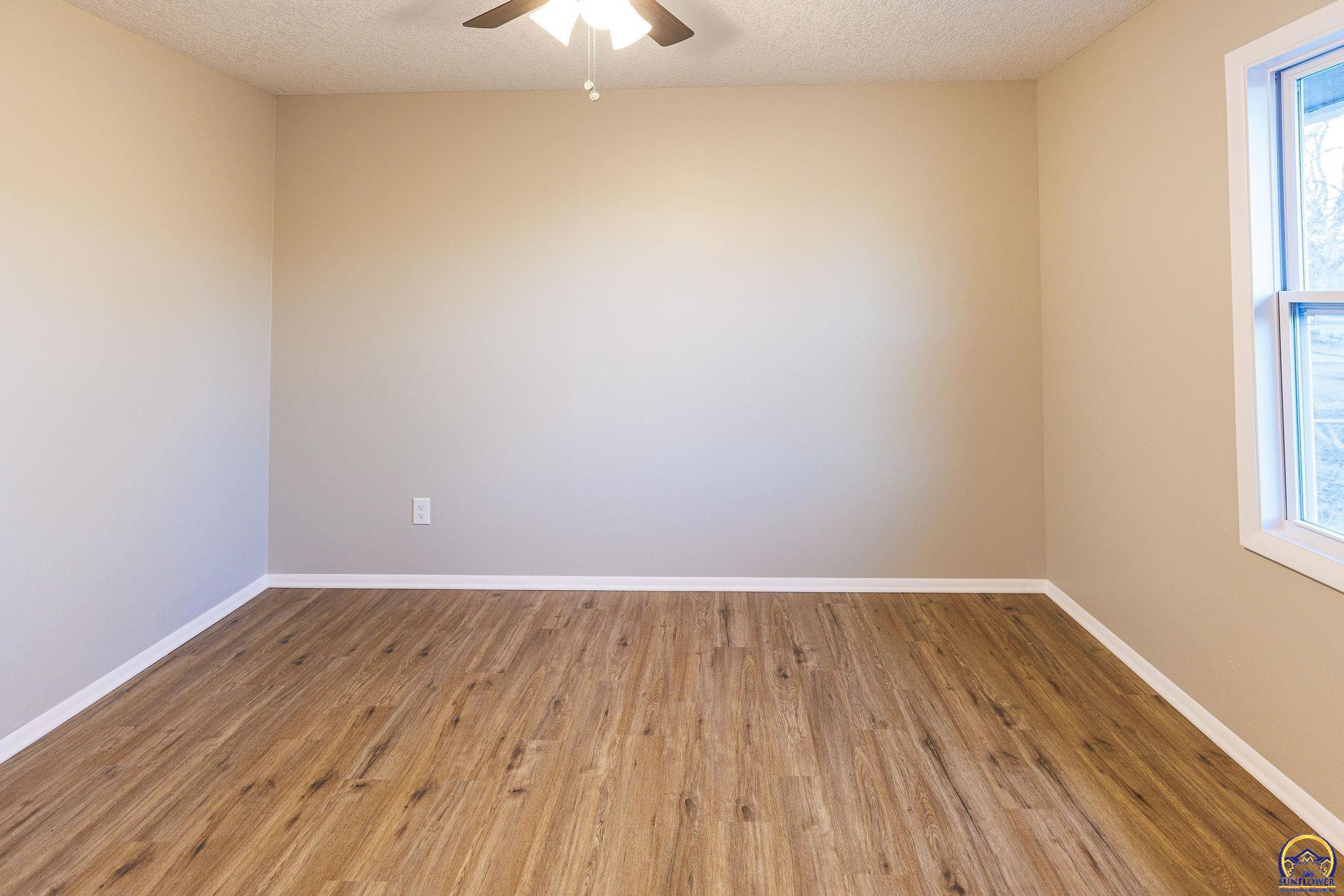 2030 Southeast 37th Street Topeka, KS 66605 - Photo 15 of 22