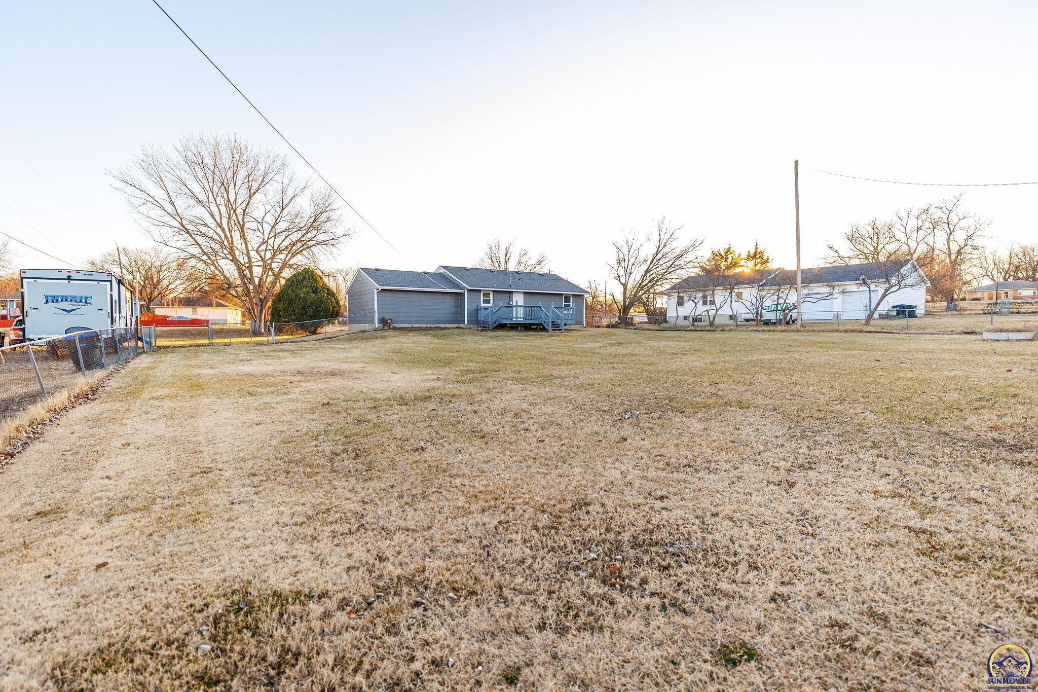 2030 Southeast 37th Street Topeka, KS 66605 - Photo 4 of 22