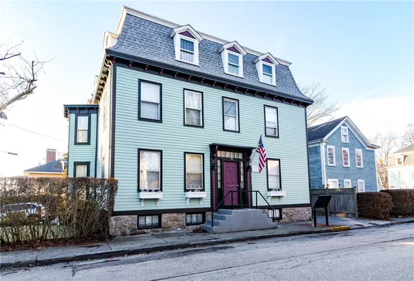 $3,400 | 21 School Street, Unit 4, Newport, RI 02840