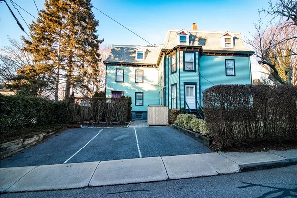$3,400 | 21 School Street, Unit 4, Newport, RI 02840