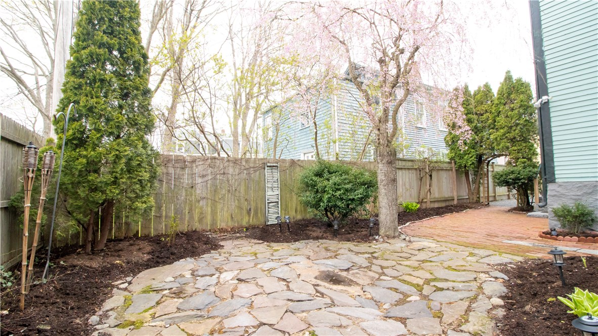 21 School Street, Unit 4 Newport, RI 02840 - Photo 3 of 34