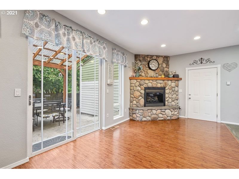 403 Hrubetz Road Southeast Salem, OR 97302 - Photo 6 of 27 Gallery Image 6