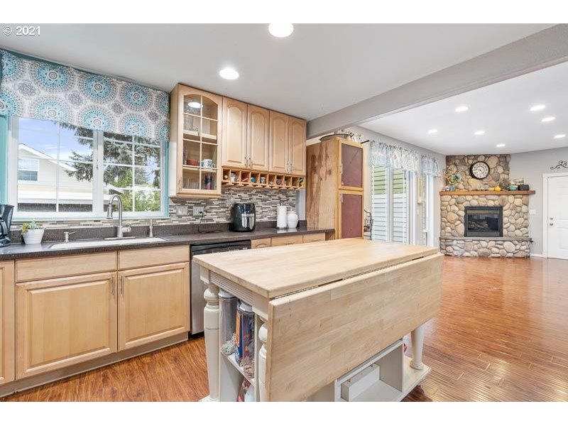 403 Hrubetz Road Southeast Salem, OR 97302 - Photo 9 of 27 Gallery Image 9