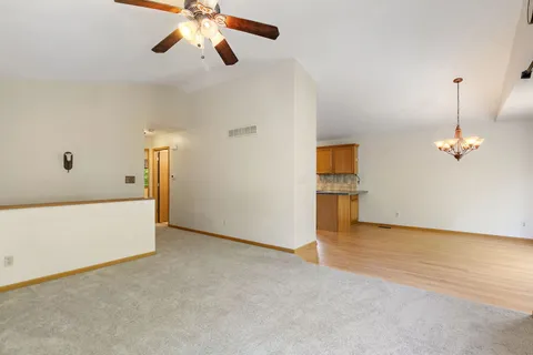 $400,000 | 30 South Grant Street, North Aurora, IL 60542