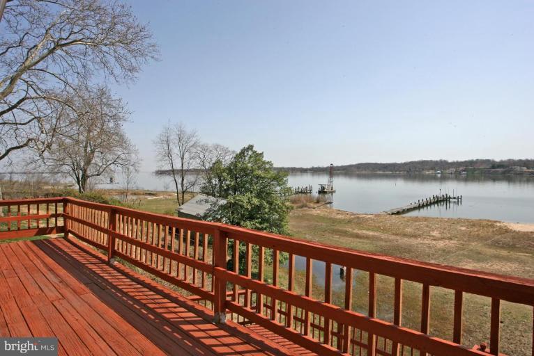 346 Bar Harbor Road Pasadena, MD 21122 - Photo 14 of 21 Deck