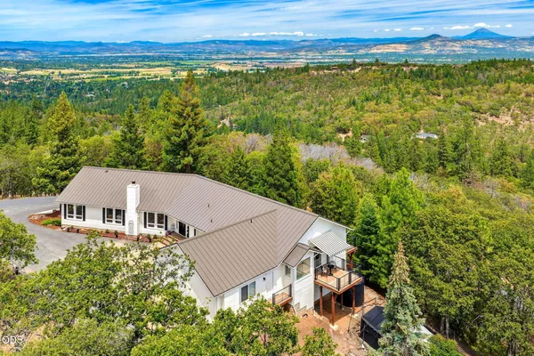 $1,200,000 | 831 Juanita Way, Jacksonville, OR 97530