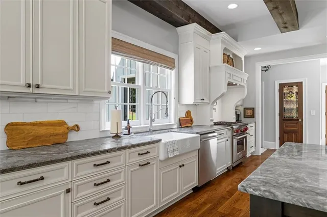 a view of livingroom with washer and dryer