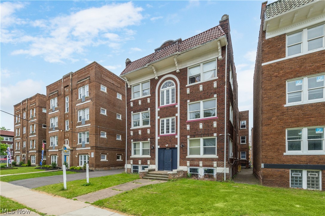 14120 Superior Road Cleveland, OH 44118 - Photo 2 of 24
