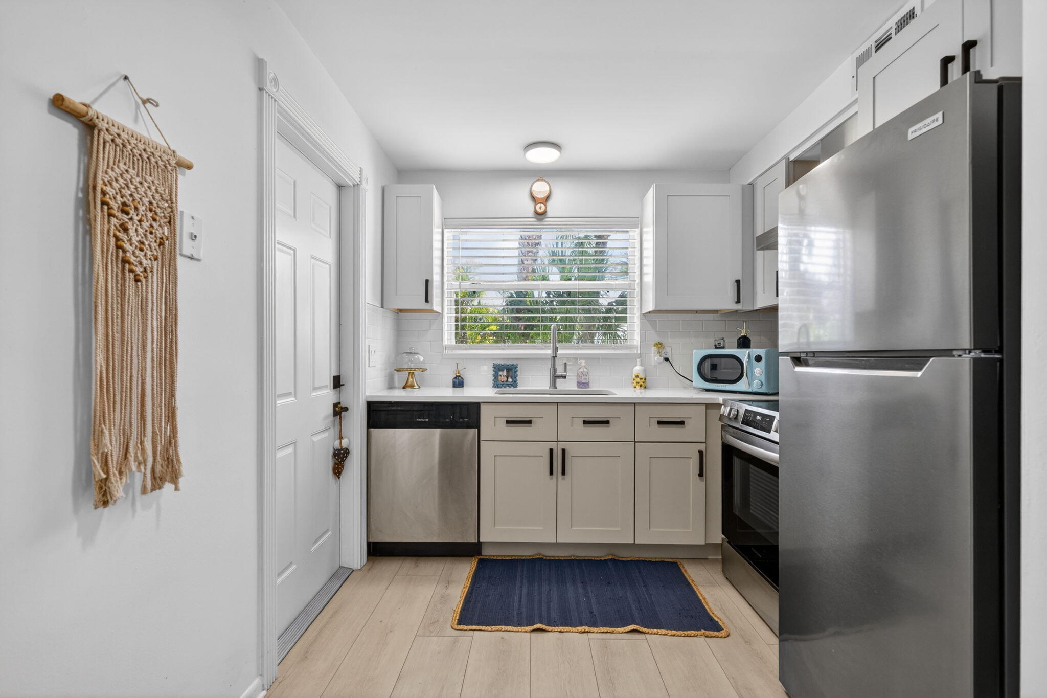 91 Willow Road, Unit 104 Tequesta, FL 33469 - Photo 12 of 25 Kitchen-Fully Updated