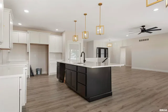 $549,900 | 404 Sundown Lane, Chatham, IL 62629