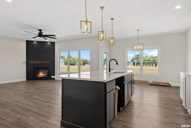 $549,900 | 404 Sundown Lane, Chatham, IL 62629